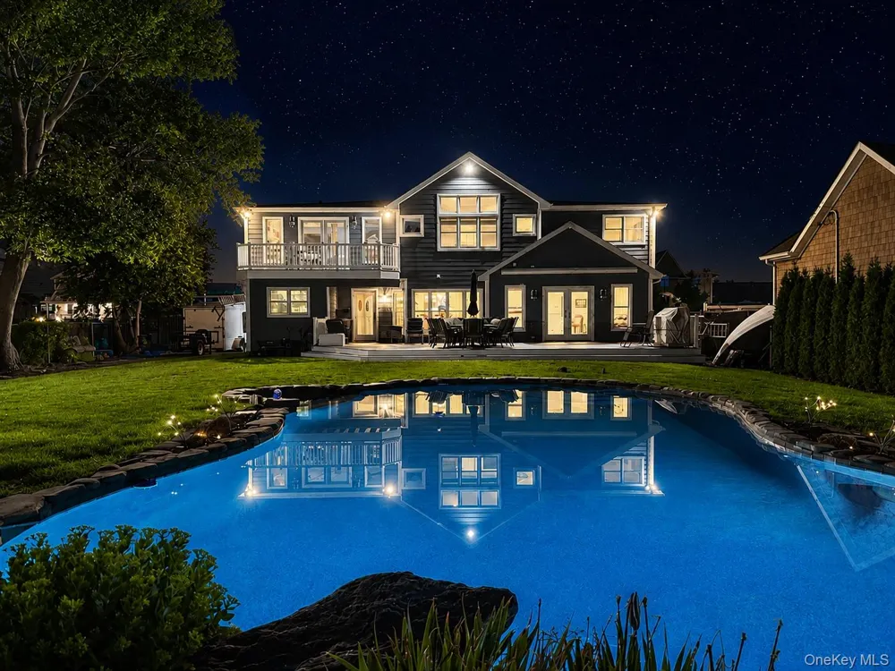 230 W Islip Road West Islip, NY 11795