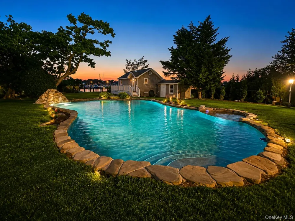 230 W Islip Road West Islip, NY 11795