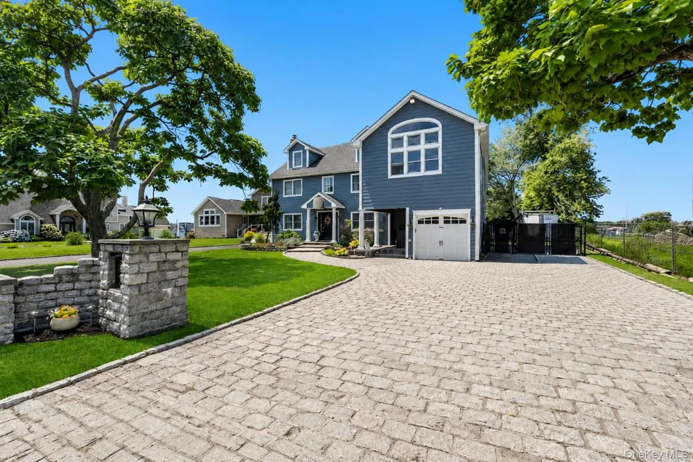 230 W Islip Road West Islip, NY 11795