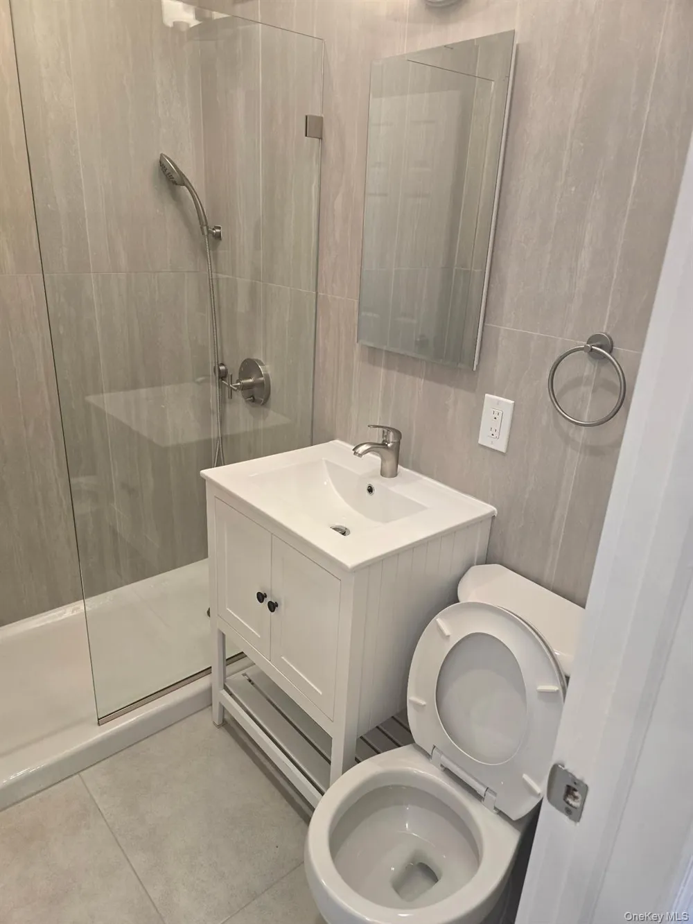 6077 55th Street #2R Maspeth, NY 11378
