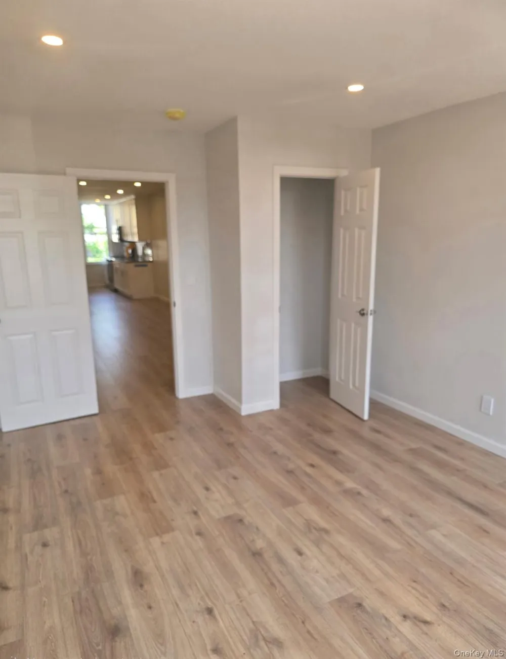 6077 55th Street #2R Maspeth, NY 11378