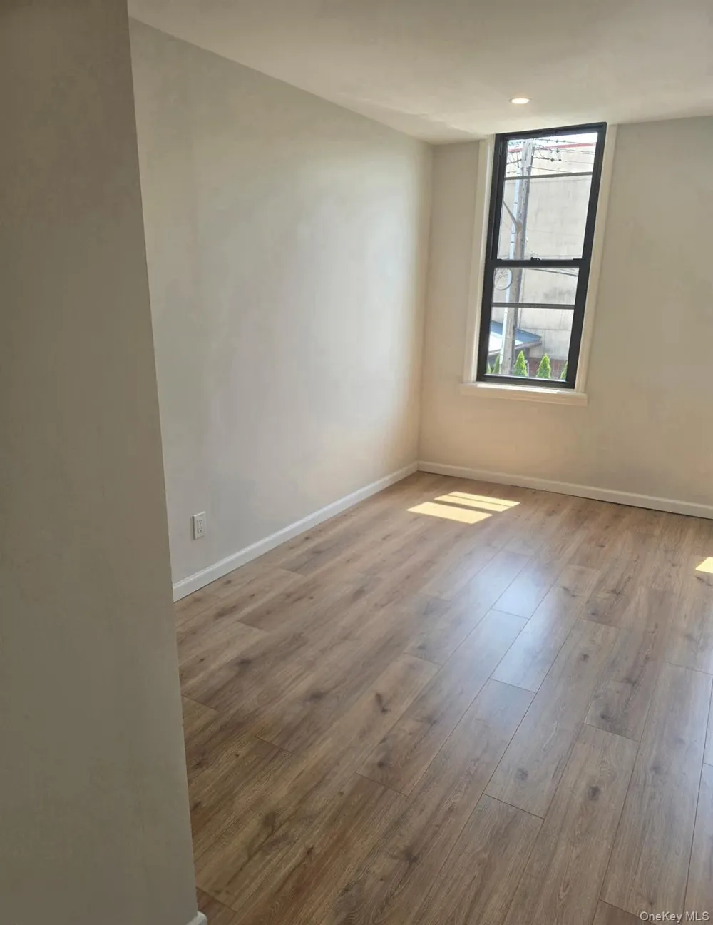 6077 55th Street #2R Maspeth, NY 11378