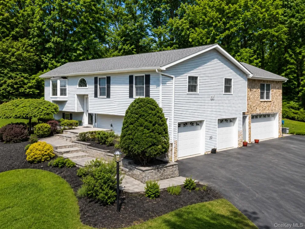 25 Cocoa Lane Newburgh, NY 12550