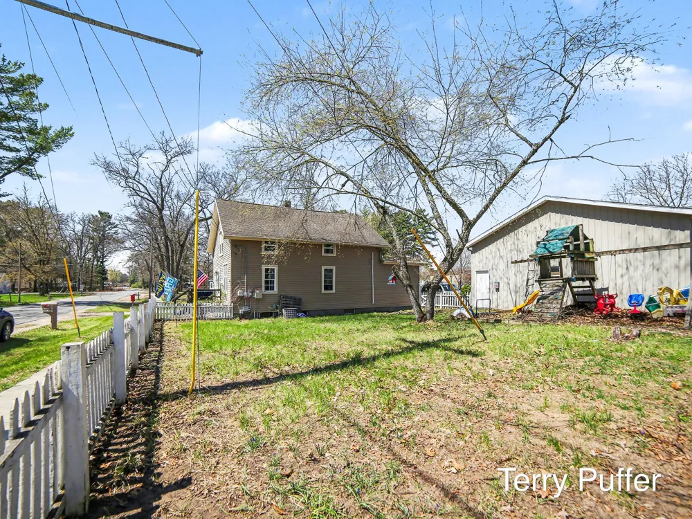 6488 3rd Street Holton, MI 49425