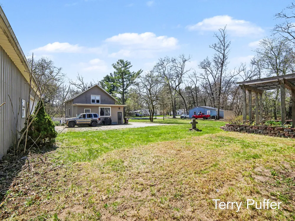 6488 3rd Street Holton, MI 49425