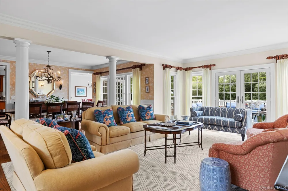 42 Jessup Lane Westhampton Beach, NY 11978