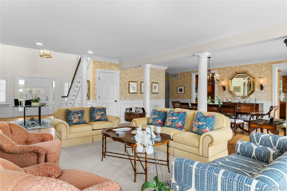 42 Jessup Lane Westhampton Beach, NY 11978