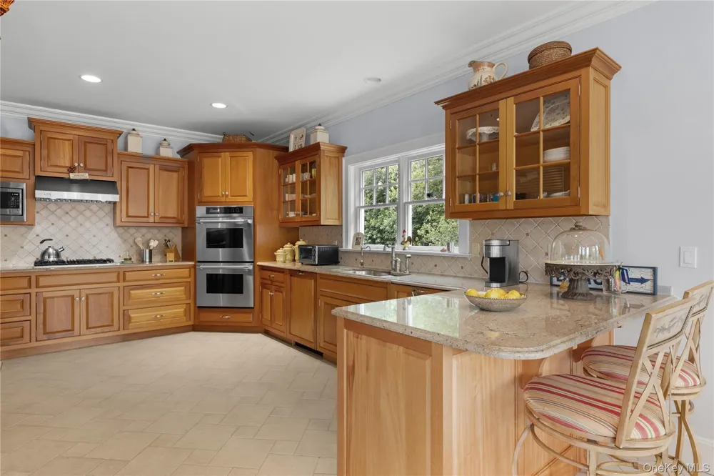 42 Jessup Lane Westhampton Beach, NY 11978