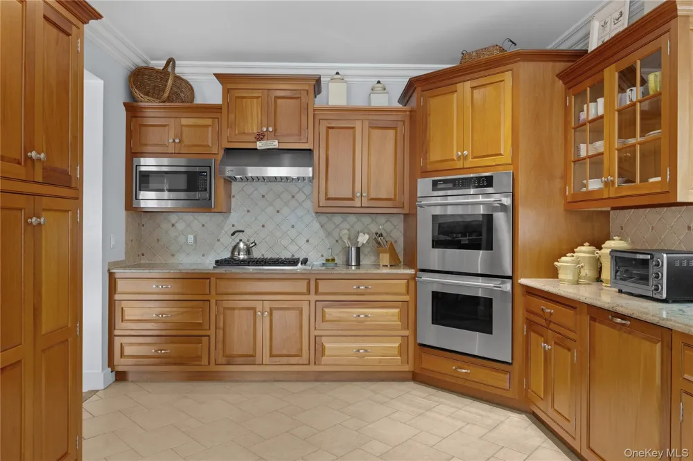 42 Jessup Lane Westhampton Beach, NY 11978