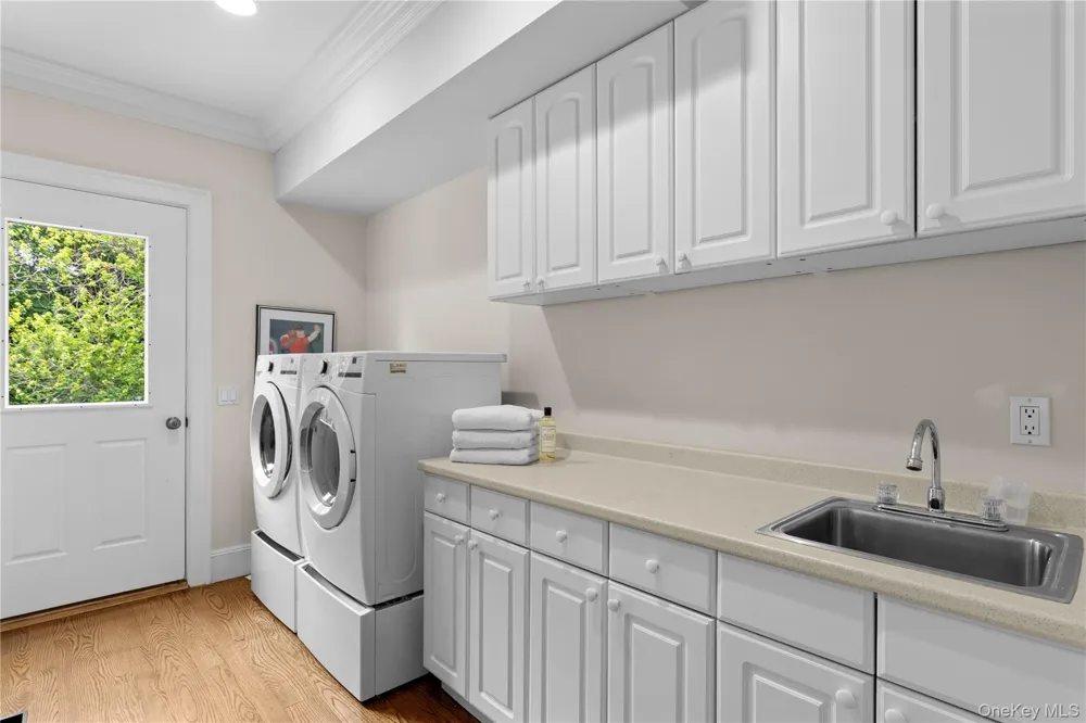 42 Jessup Lane Westhampton Beach, NY 11978