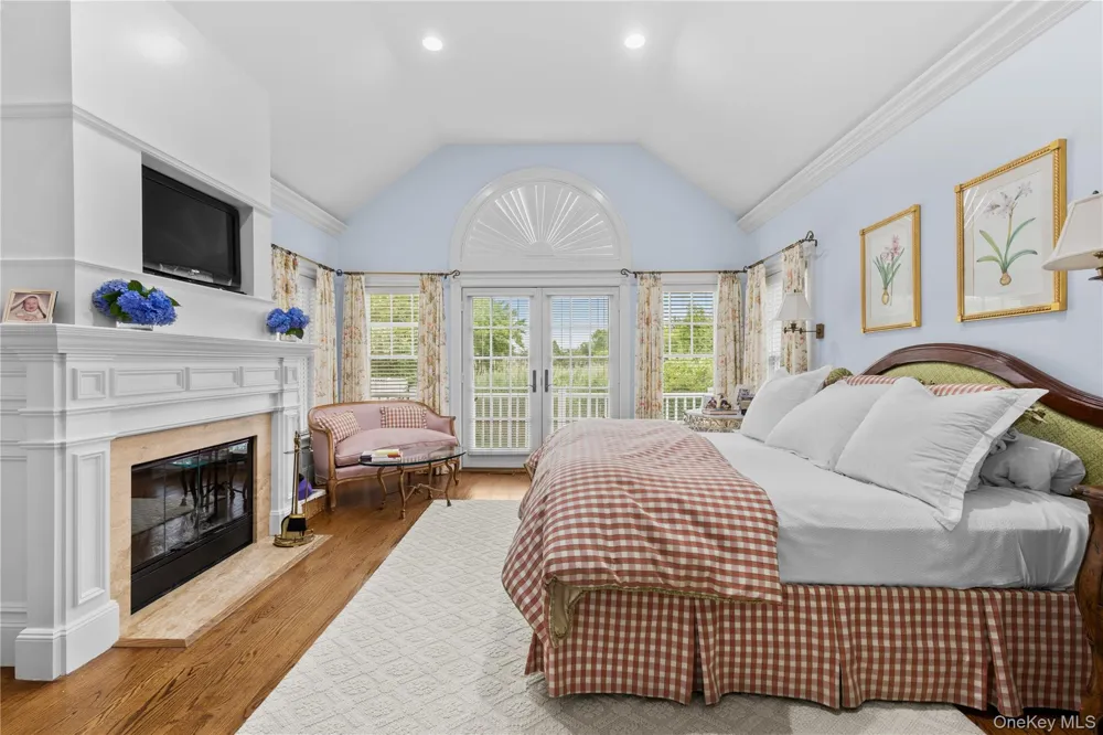 42 Jessup Lane Westhampton Beach, NY 11978