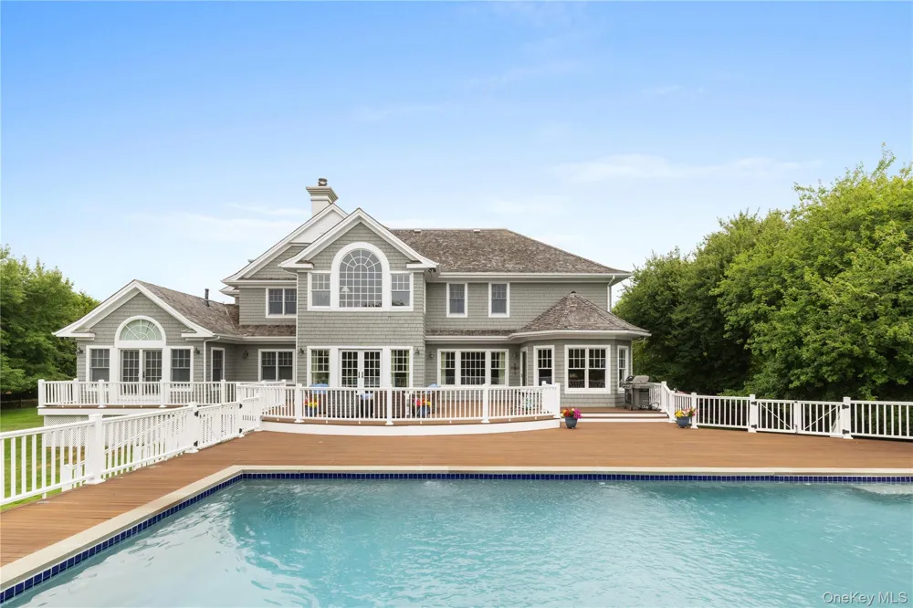 42 Jessup Lane Westhampton Beach, NY 11978