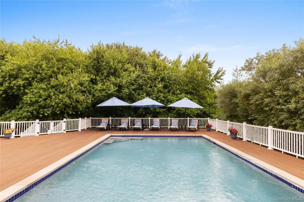 42 Jessup Lane Westhampton Beach, NY 11978