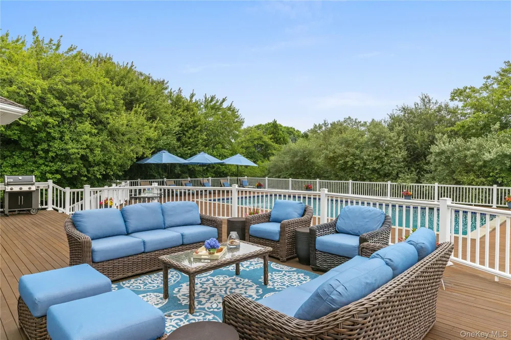 42 Jessup Lane Westhampton Beach, NY 11978