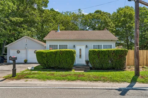 487 Mastic Road