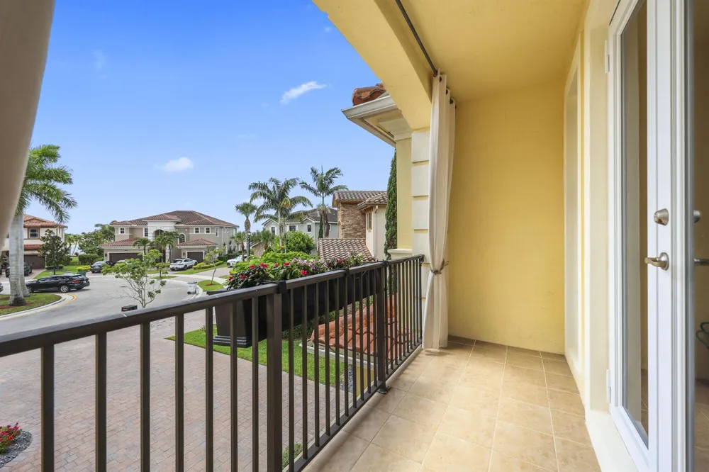 8861 Edgewater Place Parkland, FL 33076