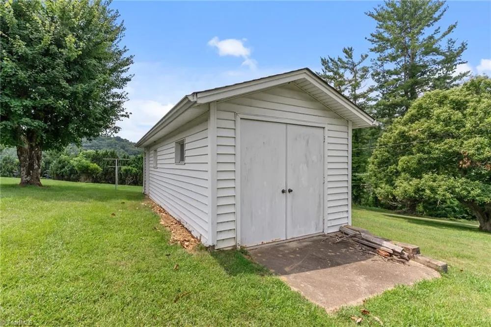 290 Riverview Drive Sparta, NC 28675