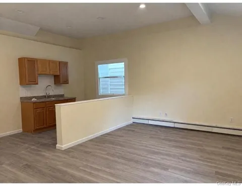 5485 Expressway Drive