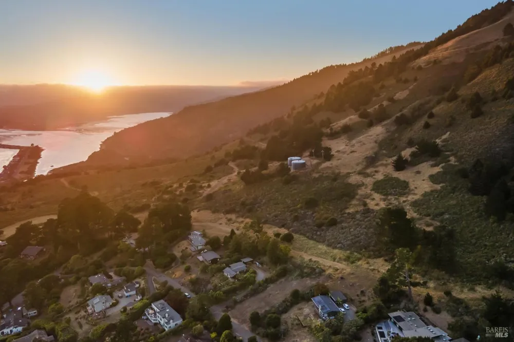 21 Avenida Las Baulinas Stinson Beach, CA 94970