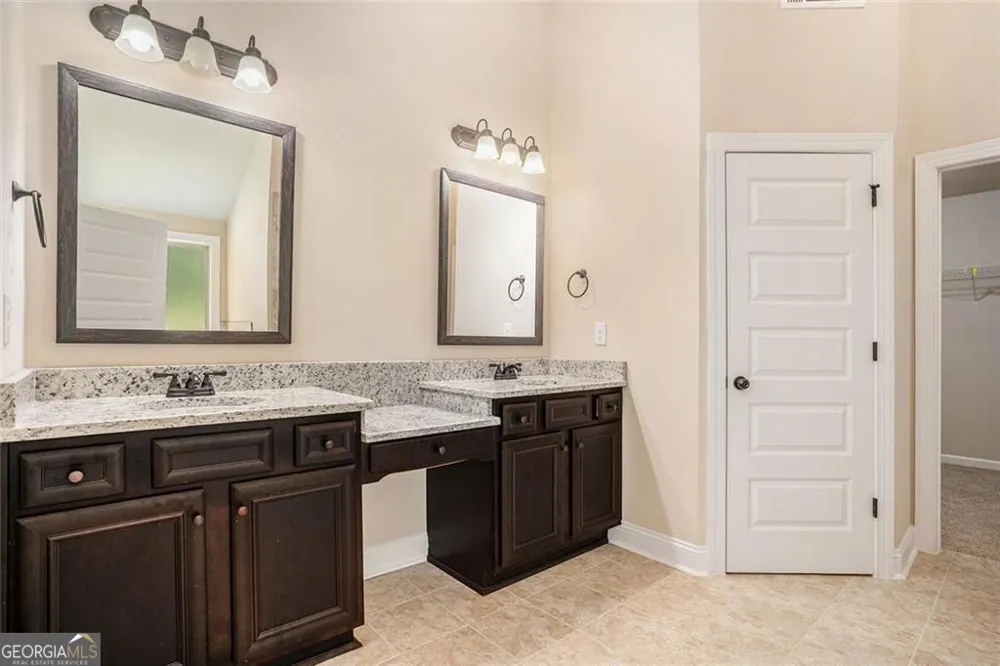 381 Homestead CIR Forsyth, GA 31029