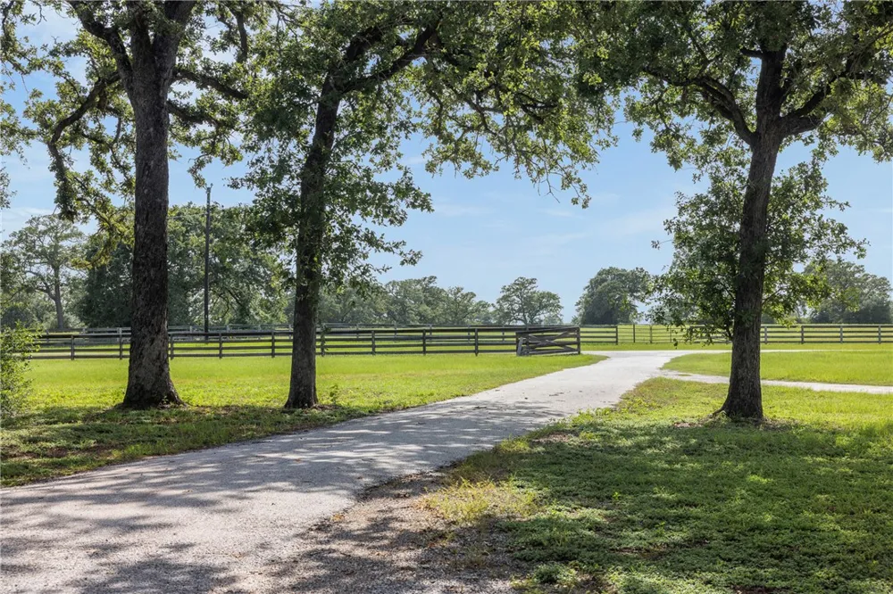4845 County Road 119 Caldwell, TX 77836