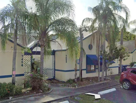 7454 NW 34th St