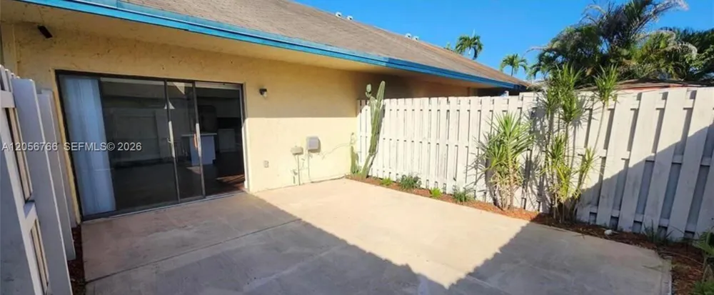 7454 NW 34th St Lauderhill, FL 33319