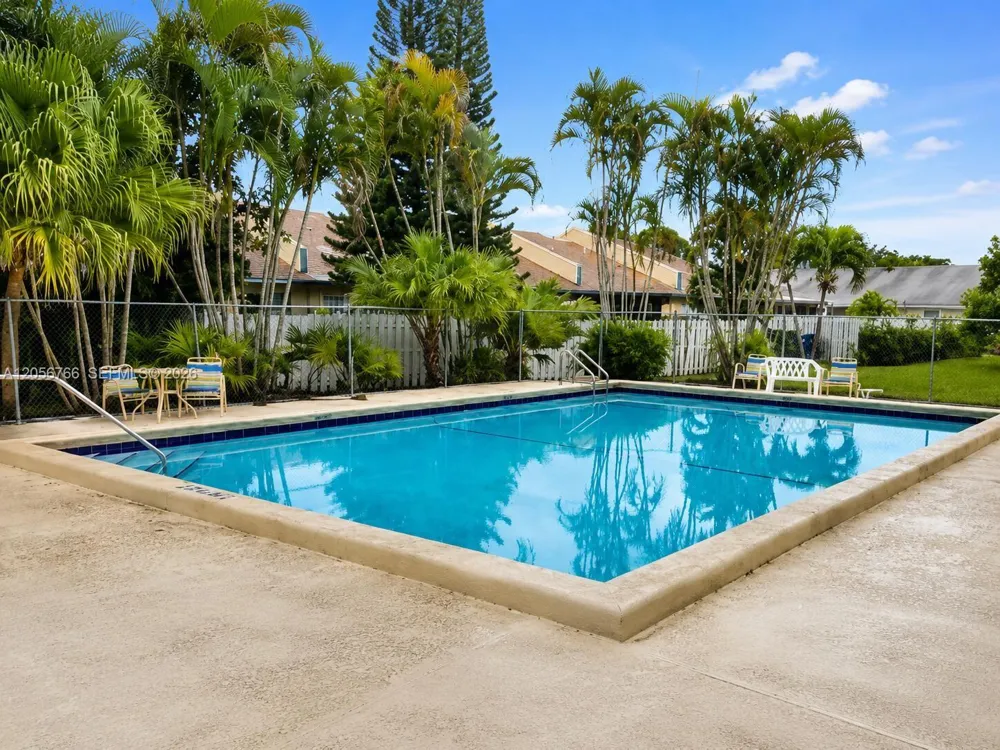 7454 NW 34th St Lauderhill, FL 33319