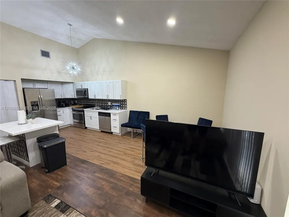 7454 NW 34th St Lauderhill, FL 33319