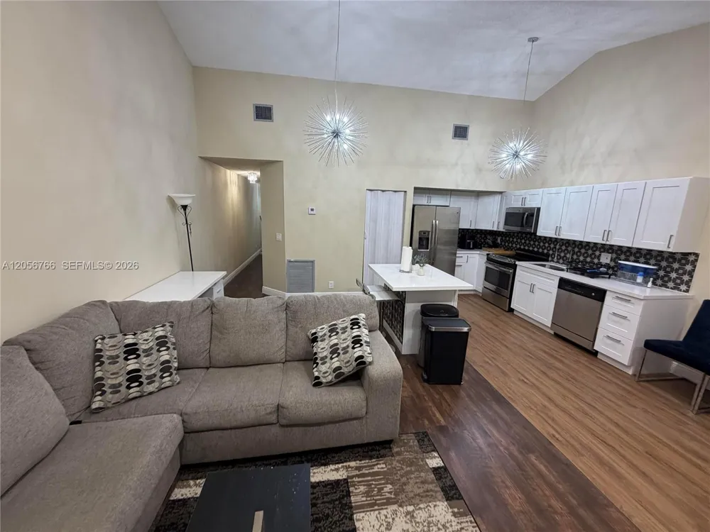 7454 NW 34th St Lauderhill, FL 33319