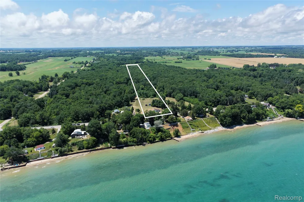 2898 Lakeshore Road Sanilac Township, MI 48401