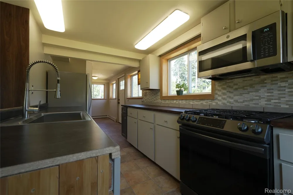 2898 Lakeshore Road Sanilac Township, MI 48401