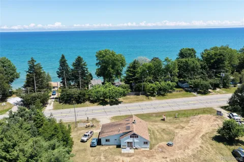 2898 Lakeshore Road