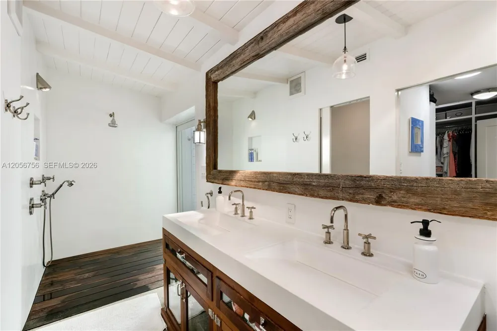 270 Island Dr Key Biscayne, FL 33149