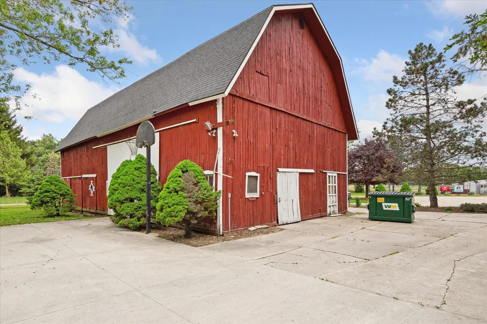 3650 Hogback Road Fowlerville, MI 48836