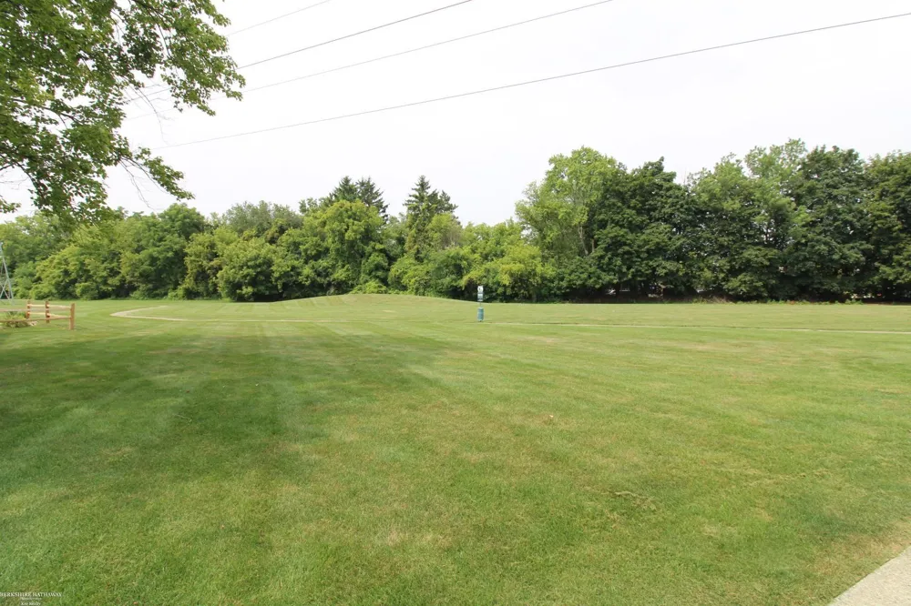38615 Diamond Head Court Clinton Charter Township, MI 48038