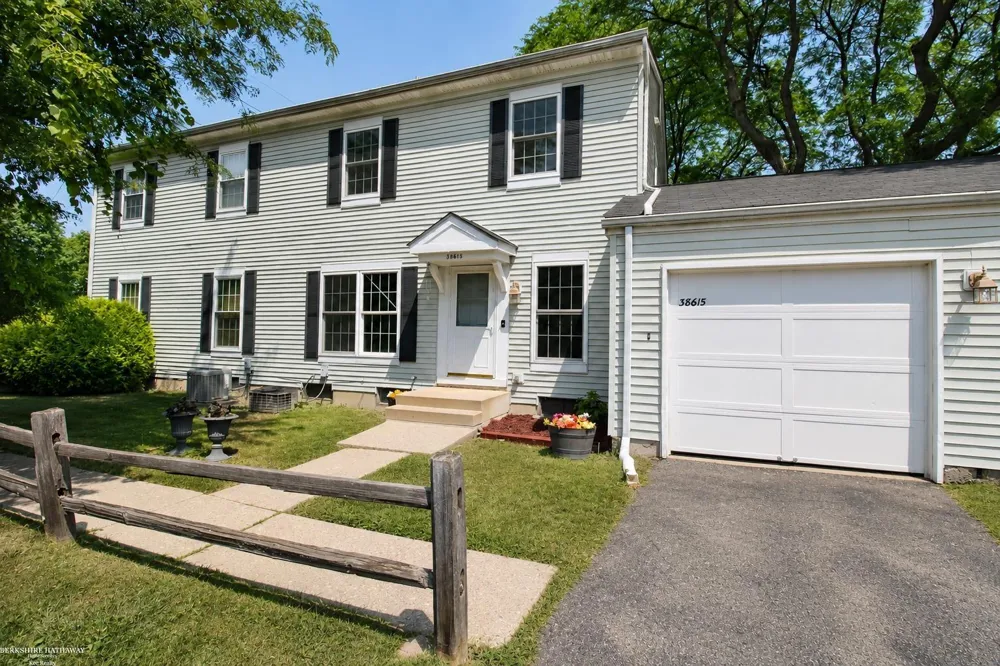 38615 Diamond Head Court Clinton Charter Township, MI 48038