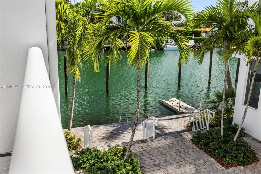 1975 Calais Dr #7 Miami Beach, FL 33141