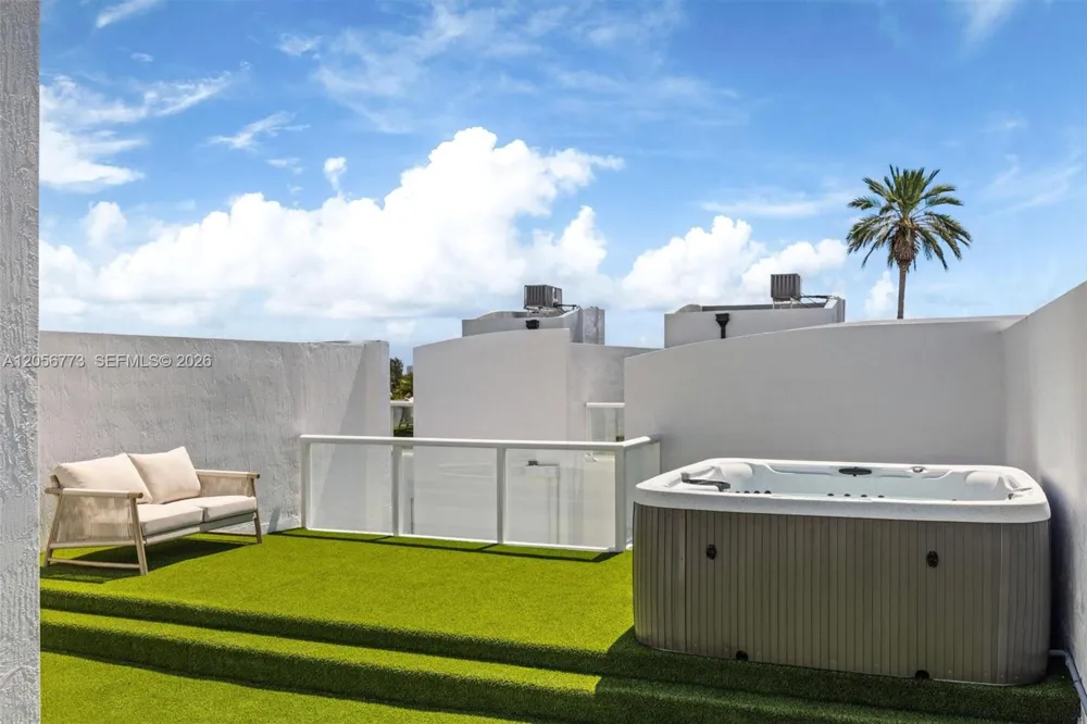 1975 Calais Dr #7 Miami Beach, FL 33141