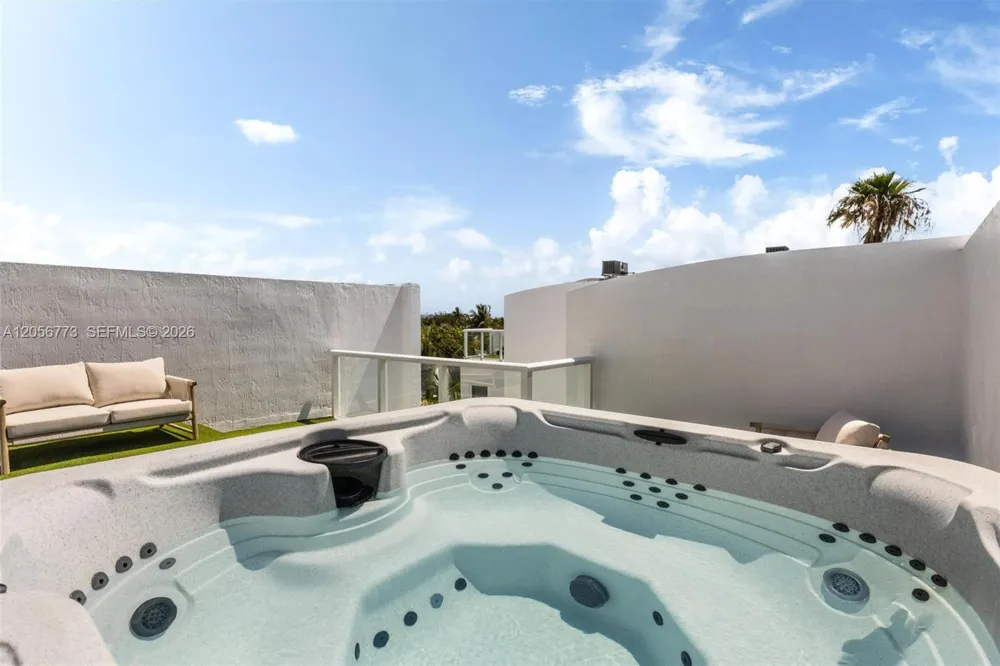 1975 Calais Dr #7 Miami Beach, FL 33141