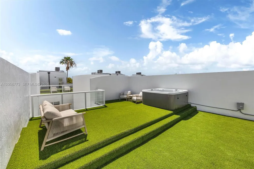 1975 Calais Dr #7 Miami Beach, FL 33141