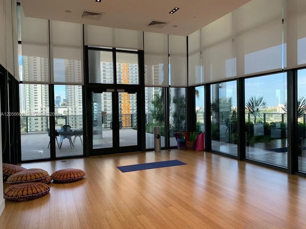 1600 NE 1st Ave #1502 Miami, FL 33132