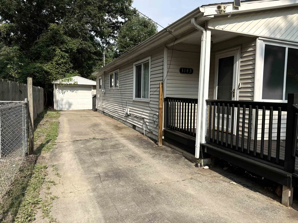 3143 Maywood Drive Mt Morris City, MI 48504