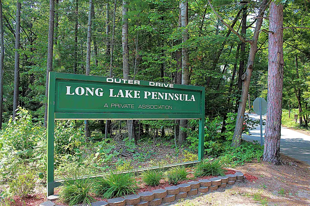 8131 Hillside Drive Long Lake Township, MI 49685