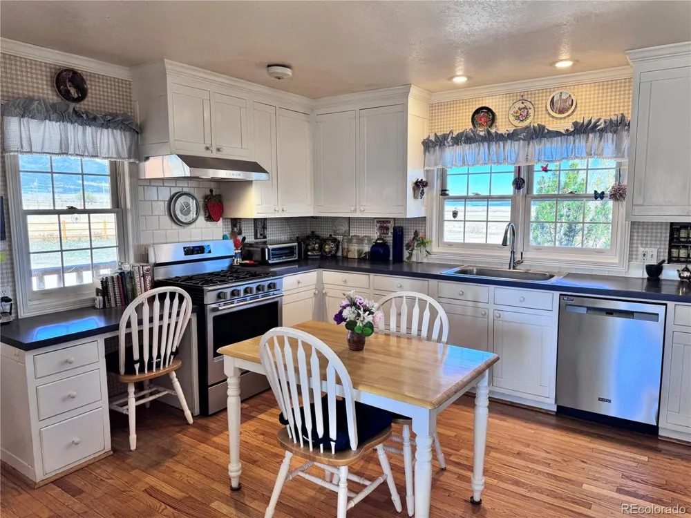 28 County Road 136 Westcliffe, CO 81252