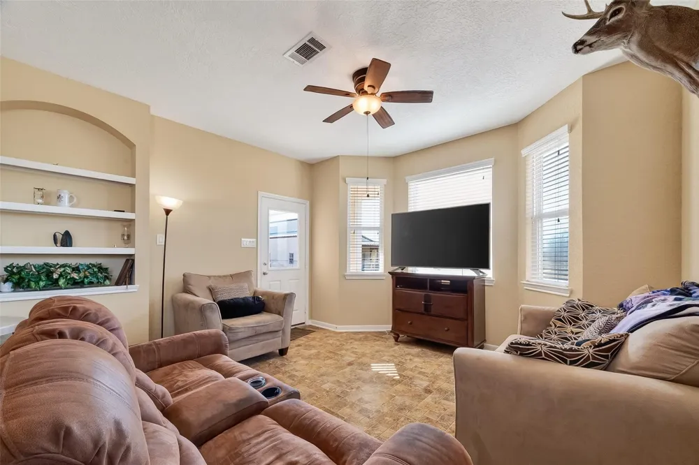 3418 Barbers Hill Road Highlands, TX 77562