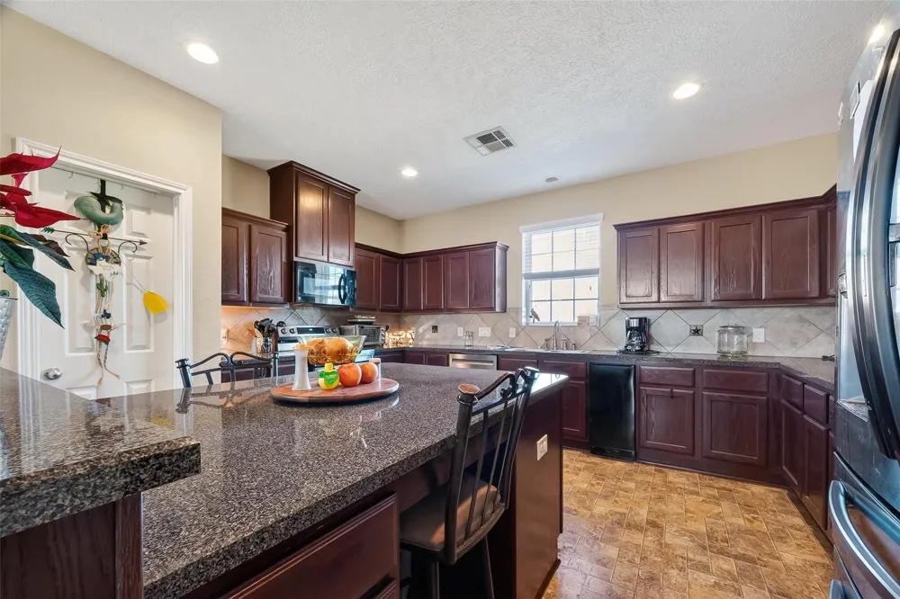 3418 Barbers Hill Road Highlands, TX 77562