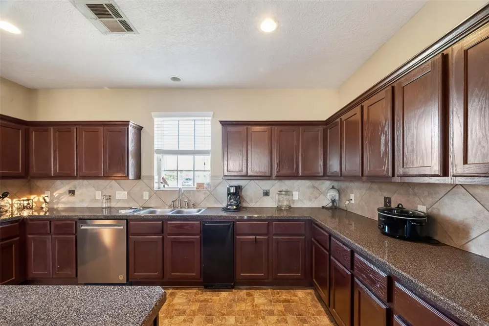 3418 Barbers Hill Road Highlands, TX 77562