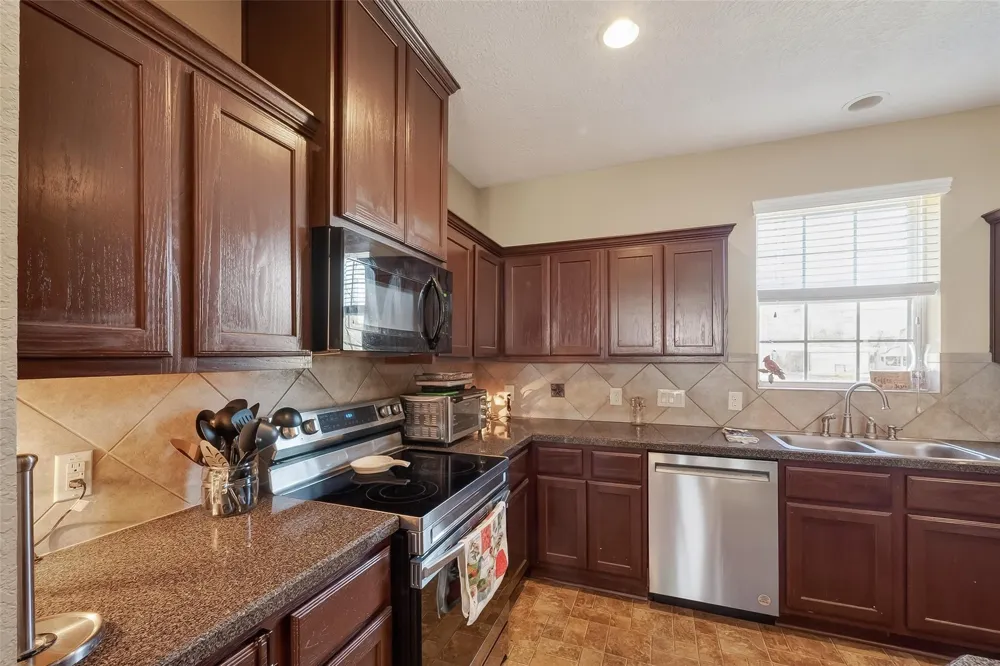 3418 Barbers Hill Road Highlands, TX 77562