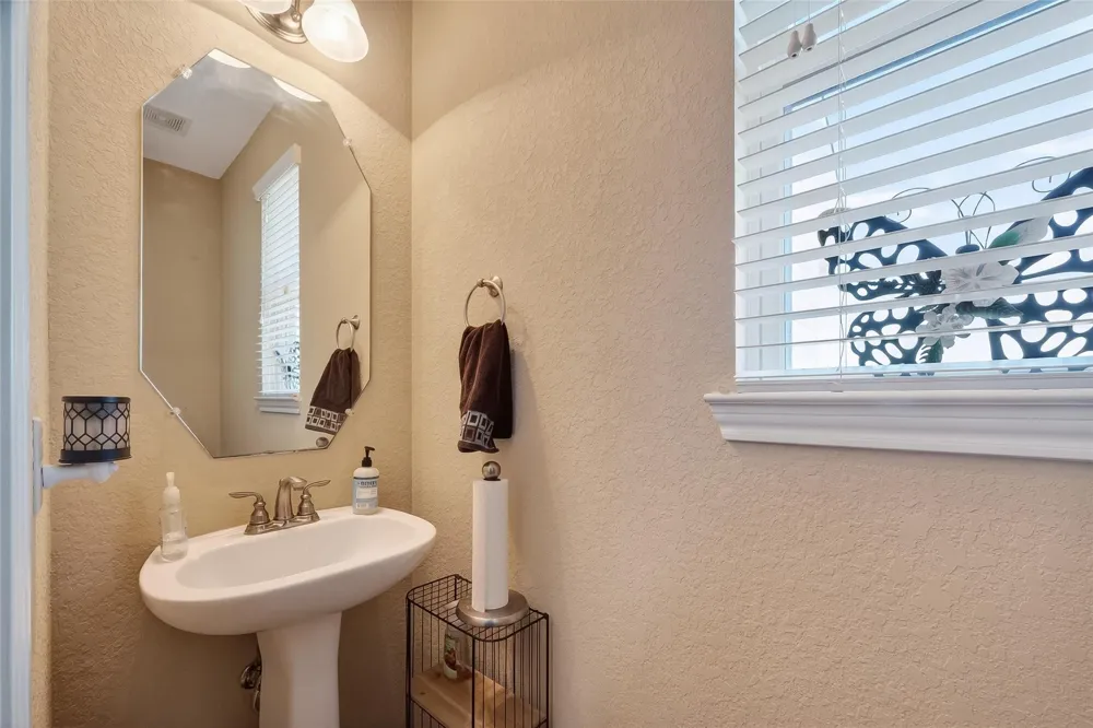 3418 Barbers Hill Road Highlands, TX 77562